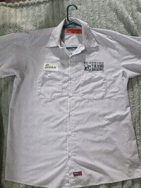 ONE OF A KIND MENS REDKAP SOFTSTRIPE  BUTTON DST. EDWARDS TRASH TALKERS. SZ L-SS